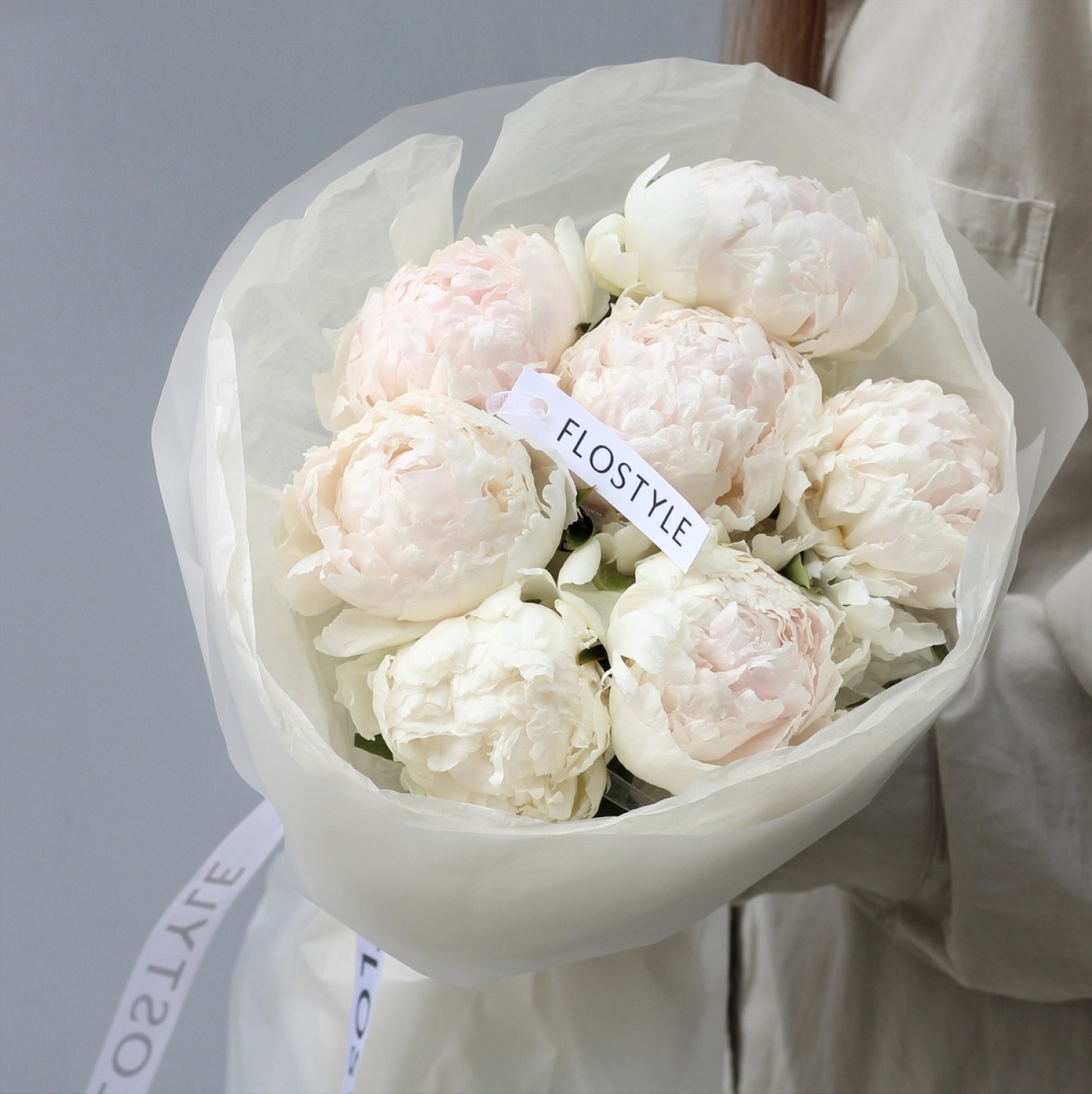 Букет из 7 нежных пионов